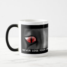 Jaggen mágico observa la taza