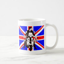 Jinete de la vespa con el fondo de Union Jack Taza
