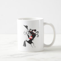 Jinete del caballo que realiza la pirueta que se a taza de café