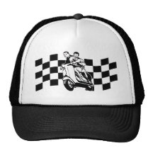 Jinetes blancos y negros de la vespa del control gorras de camionero