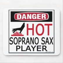 Jugador de saxofón caliente del soprano alfombrillas de ratones