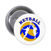 Jugador del Netball que rebota para la bola Pins