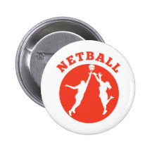 Jugador del Netball que rebota para la bola Pins