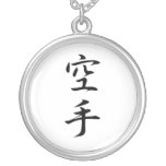 Kanji japonés para el karate - karate pendiente personalizado