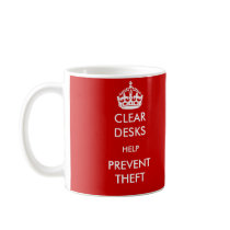 La ayuda clara de los escritorios previene la taza tazas
