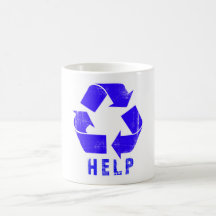 La ayuda recicla (el azul) tazas