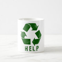 La ayuda recicla (el verde) tazas de café
