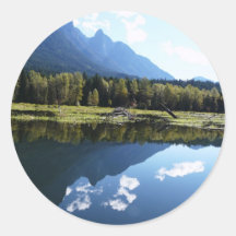 La belleza de la naturaleza reflejada etiquetas redondas