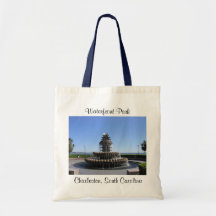 La bolsa de asas de la fuente del parque de costa 