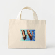 La bolsa de asas de la isla "W" de la fuente