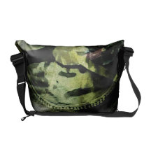 La bolsa de mensajero de la foto del montaje del g bolsas de mensajeria