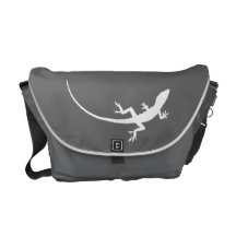 La bolsa de mensajero gris y blanca del lagarto de bolsa de mensajería