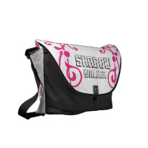 La bolsa de mensajero (magenta) de la marfil de la bolsa de mensajería