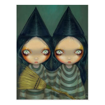 La "bruja siamesa hermana" la postal