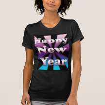 La camisa oscura de la mujer de la Feliz Año Nuevo