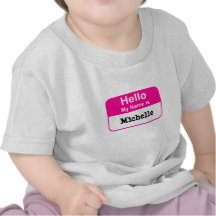 La camiseta conocida del bebé de la etiqueta en ro