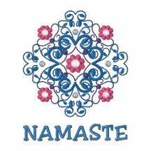La camiseta de las mujeres bordadas Namaste de la 
