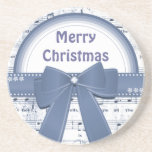 La cinta azul de las Felices Navidad observa el pr posavasos