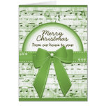La cinta verde de las Felices Navidad observa la t