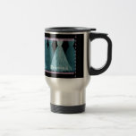 La dama de honor de la TURQUESA viste la taza del 