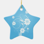 La estrella de encargo adorna las flores blancas e ornamento para reyes magos