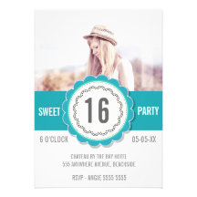 La fiesta de cumpleaños del dulce 16 de la foto de invitacion personal 