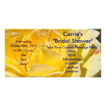 La flor del rosa amarillo de la invitación de la d tarjeta fotográfica personalizada
