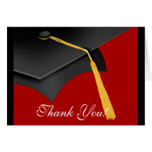 La graduación le agradece casquillo rojo del gradu