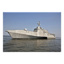 La independencia litoral de la nave de combate en  impresion fotografica