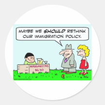 la inmigración repiensa los margaritas etiqueta redonda
