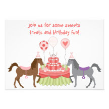 La invitación bonita del cumpleaños del caballo de