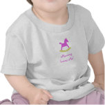 ¡La mamá me ama!  Camiseta del caballo mecedora