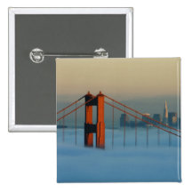 La niebla rueda a través del San Francisco Bay Pin