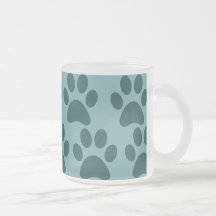 La pata linda del perro de perrito imprime a amant tazas de café