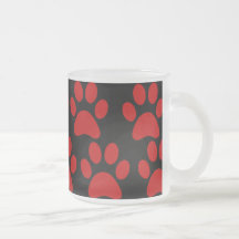 La pata linda del perro de perrito imprime negro r taza de café