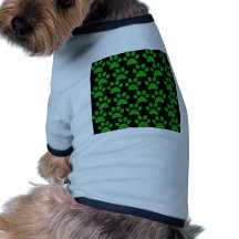 La pata linda del perro de perrito imprime negro v camisetas de perrito