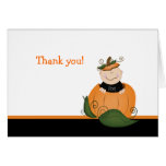 La pequeña calabaza del bebé doblada le agradece o felicitación