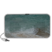 La persona de Bermudas agita serie iPod Altavoces