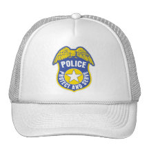 La policía protege y sirve la insignia gorro de camionero