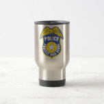 La policía protege y sirve la insignia taza