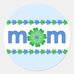 La primavera azul del día de madre florece al pega