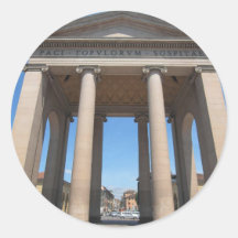 La puerta de Porta Ticinese en Milano, Italia Etiquetas