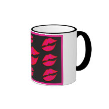 La taza de café del tortazo del labio