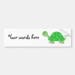 La tortuga del bebé en verde se descolora etiqueta de parachoque