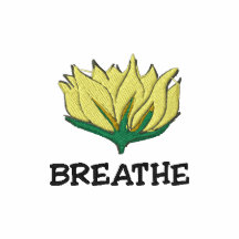 La yoga respira la camiseta de las mujeres bordada