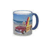 Laboratorio amarillo que conduce un Woodie Tazas