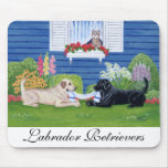 Labradors en la pintura del jardín alfombrilla de ratón