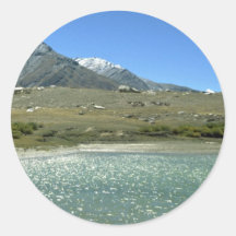 Lago alimentado glaciar, Ladakh, la India Etiqueta Redonda