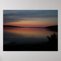 lago en la puesta del sol poster