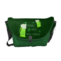 Las bebidas manan la bolsa de mensajero del carrit bolsas messenger
